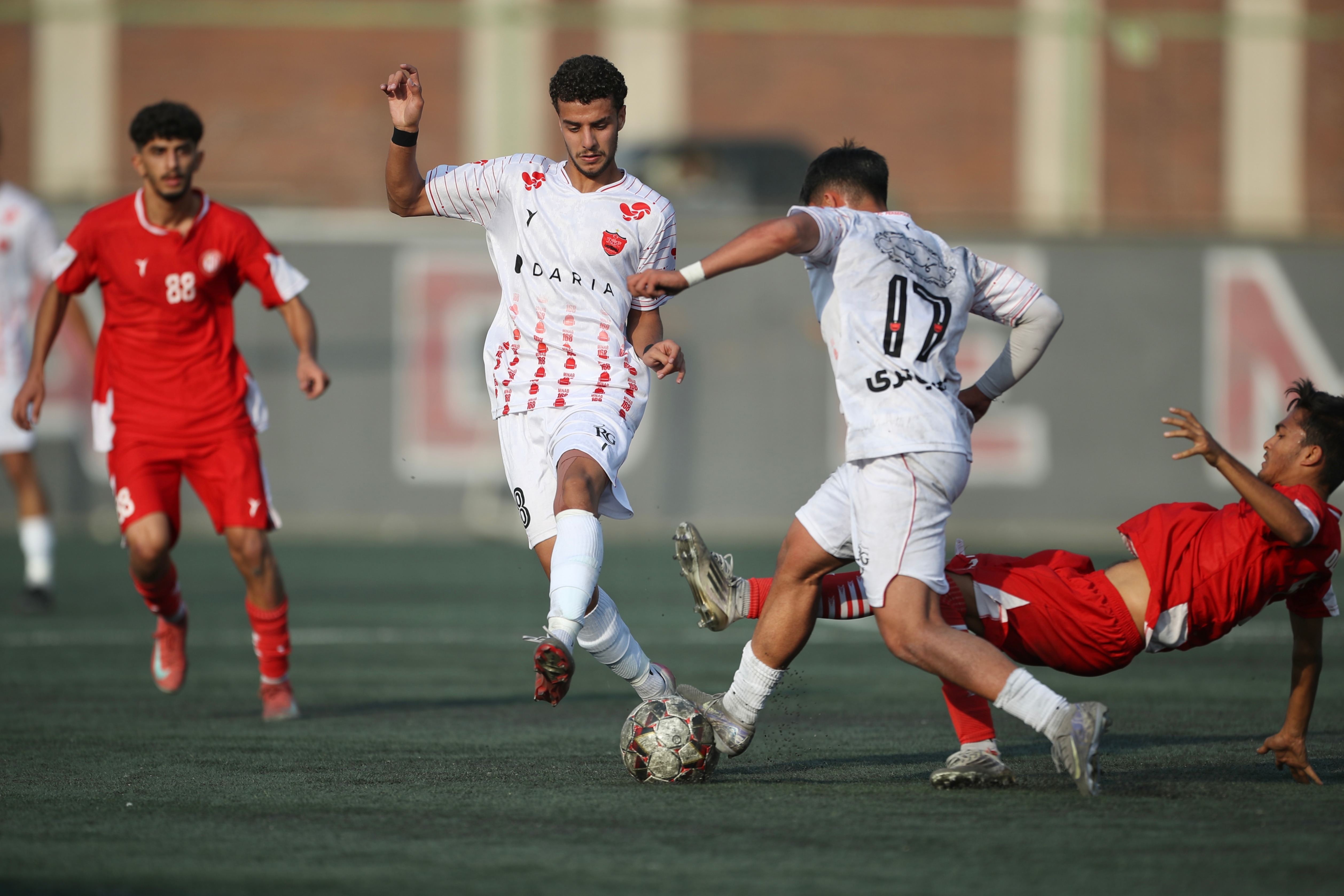 شکست پاس و پرسپولیس؛ سایپا در صدر ماند