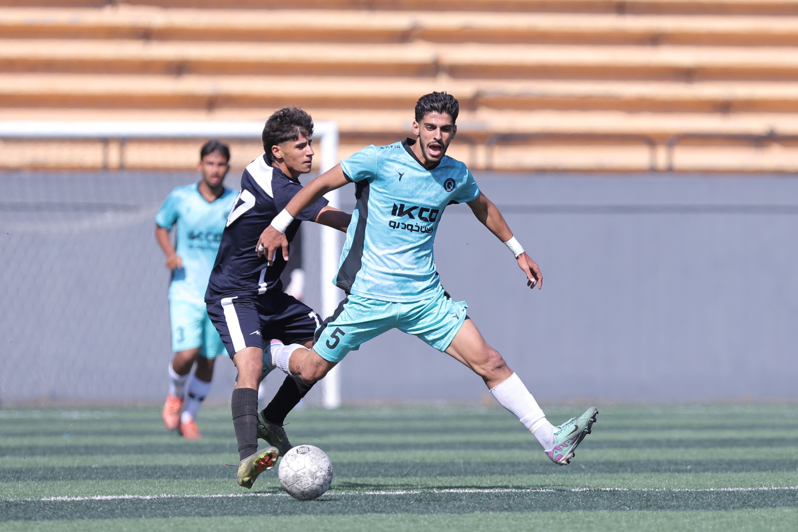 پیکان 2–2 شاهین